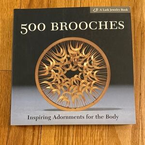 Lark Books 500 Brooches, inspiring adornments for the body 360pgs great cond